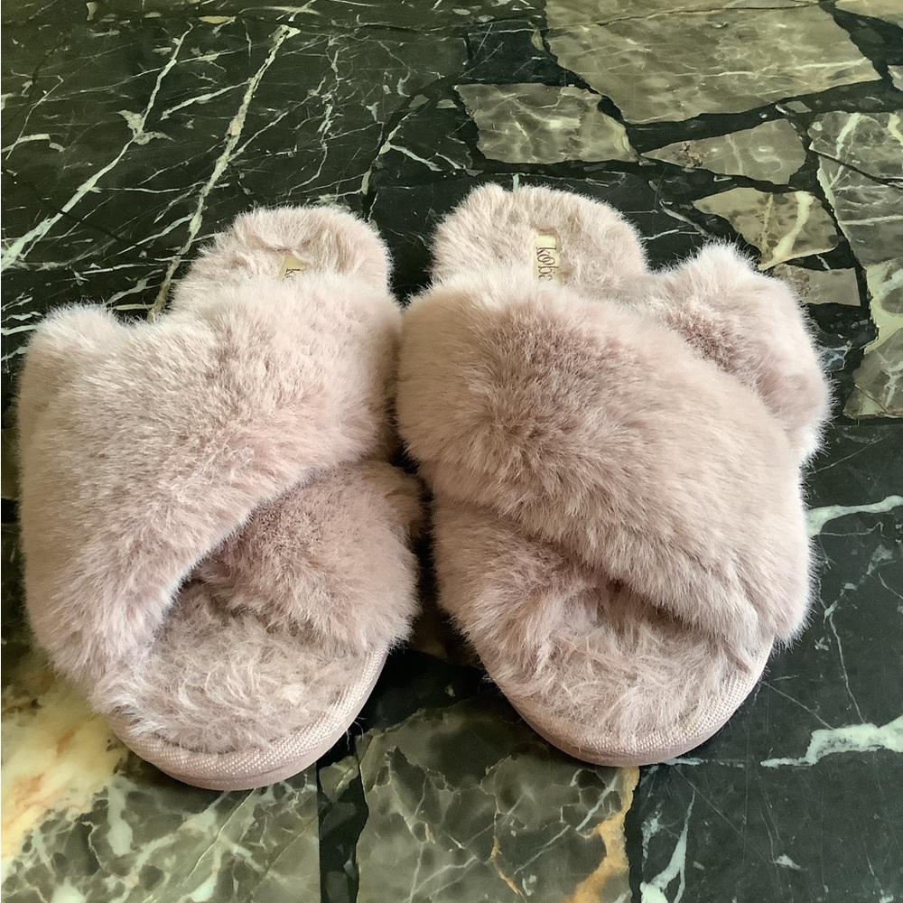 Kooba criss cross plush lilac fur slippers size 8-9